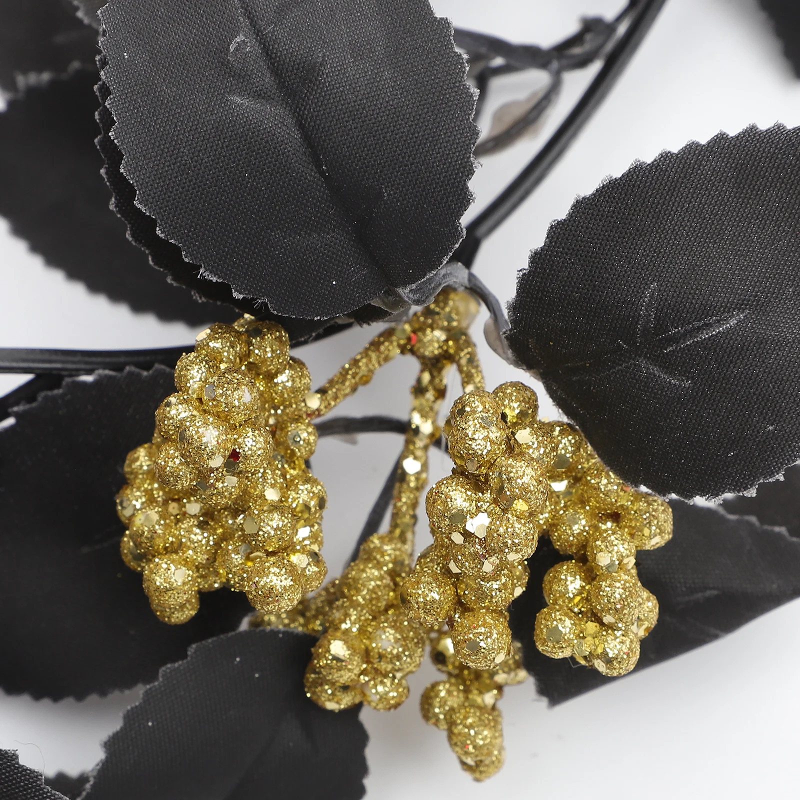 1Pcs Artificial Black Rose Hanging Plant Decorative Silk Flower Vine Simulation Plant for Home Party Decor
1Pcs Artificial Black Rose Hanging Plant Decorative Silk Flower Vine Simulation Plant for Home Party Decor