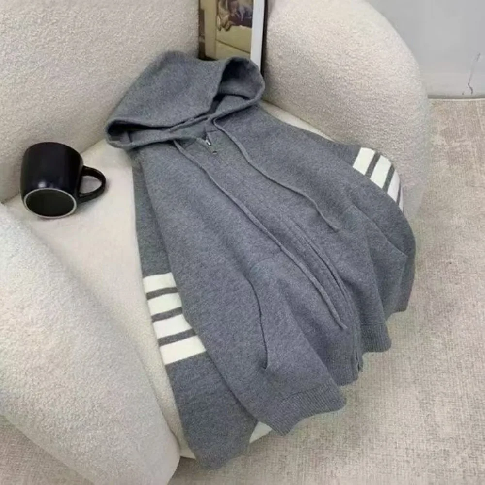 Вязаный кардиган с капюшоном, осень-зима 2022, корейский стиль, модная легкая академия, эстетичная облегающая женская верхняя одежда
Вязаный кардиган с капюшоном, осень-зима 2022, корейский стиль, модная легкая академия, эстетичная облегающая женская верхняя одежда