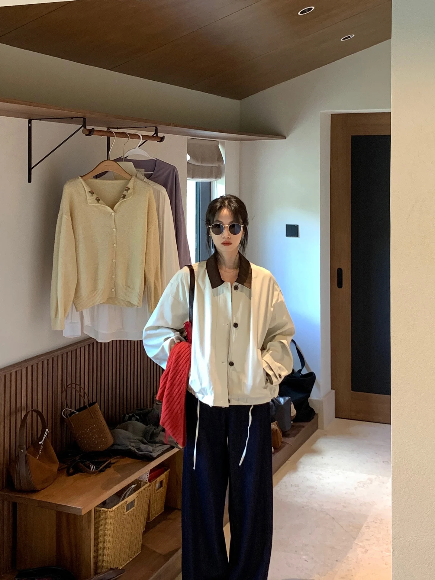 Корейская повседневная женская ветровка с джатовым воротником, цветная блузка, свободный топ для маленьких фигурок, осеннее новое поступление
Корейская повседневная женская ветровка с джатовым воротником, цветная блузка, свободный топ для маленьких фигурок, осеннее новое поступление