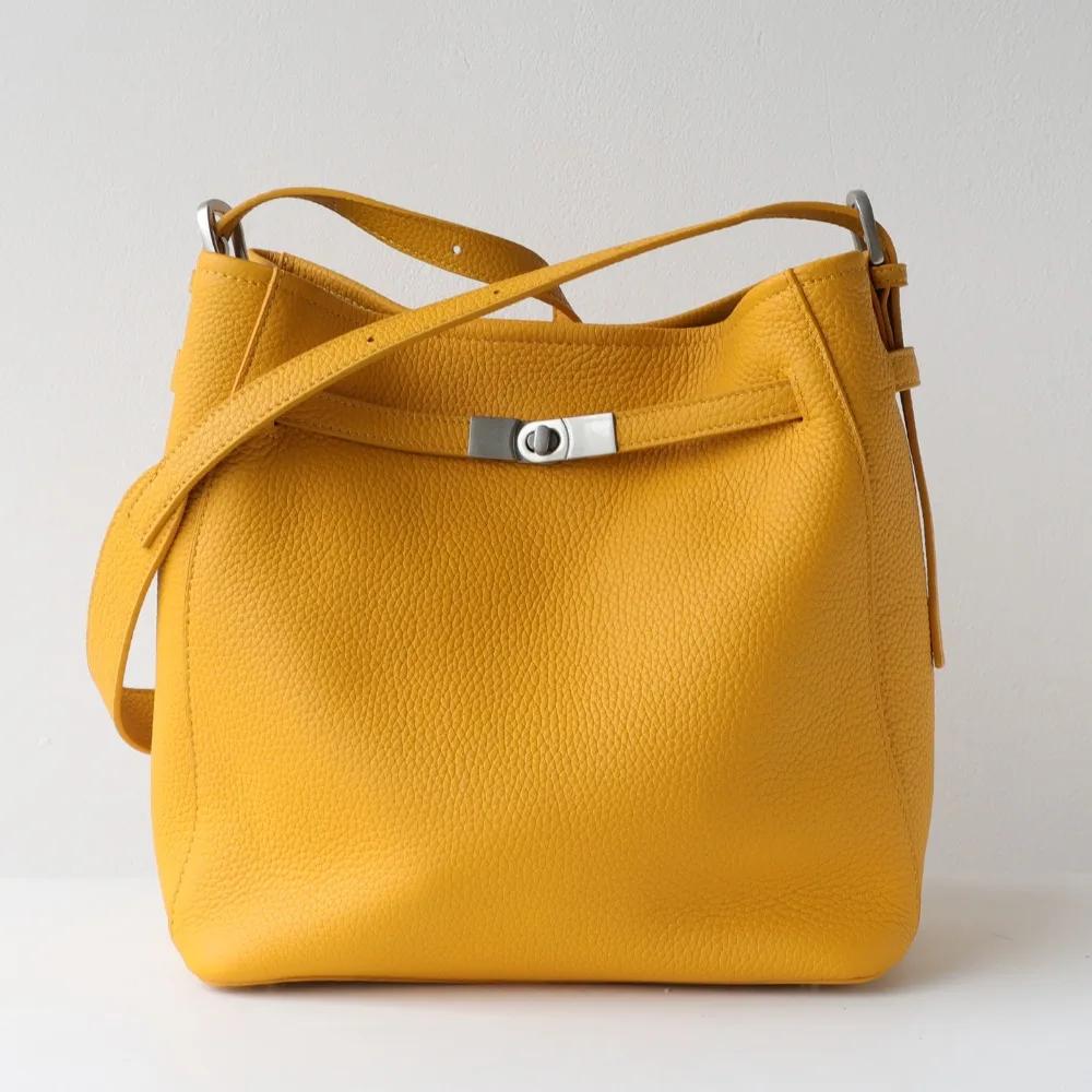 Hot-selling First-layer Soft Cowhide Portable Bucket Bag Casual Versatile Commuter Shoulder Messenger Women Bag Large Capacity
Hot-selling First-layer Soft Cowhide Portable Bucket Bag Casual Versatile Commuter Shoulder Messenger Women Bag Large Capacity