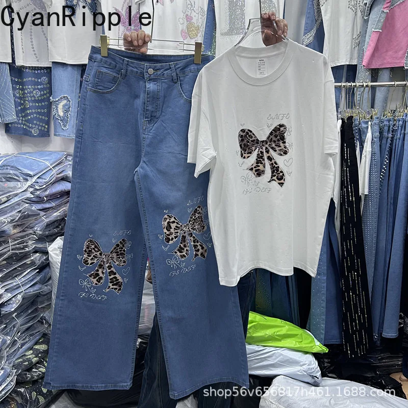 Fashion Spring Summer Women Two-piece Set Leopard Bow Diamonds White Short Sleeve T-shirt Top + High Waist Casual Denim Pants
Fashion Spring Summer Women Two-piece Set Leopard Bow Diamonds White Short Sleeve T-shirt Top + High Waist Casual Denim Pants