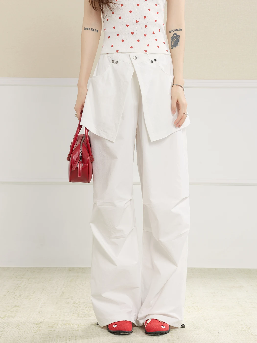 Meng Xiaoqi Summer 2026 Sweet Cool Style High Waist Workwear Pants Women's White Casual Wide Leg Pants Fake Two-Piece Set
Meng Xiaoqi Summer 2026 Sweet Cool Style High Waist Workwear Pants Women's White Casual Wide Leg Pants Fake Two-Piece Set
