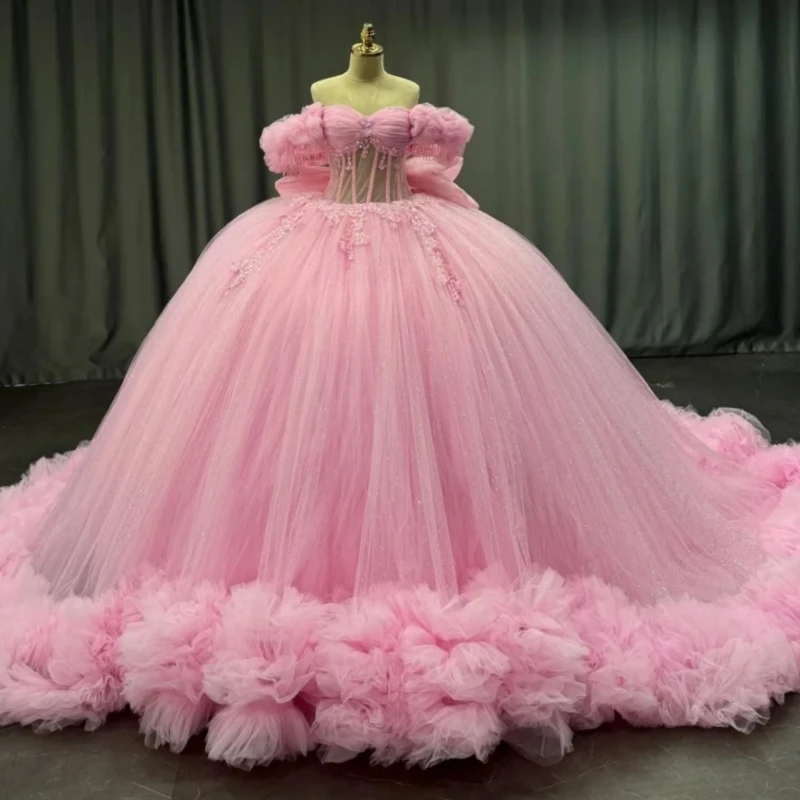 Розовые блестящие платья Quinceanera с открытыми плечами и аппликацией из кружева и бусин с бантом, многоуровневое тюлевое платье для вечеринки, дня рождения, сладкое платье 16, Vestidos De 15
Розовые блестящие платья Quinceanera с открытыми плечами и аппликацией из кружева и бусин с бантом, многоуровневое тюлевое платье для вечеринки, дня рождения, сладкое платье 16, Vestidos De 15