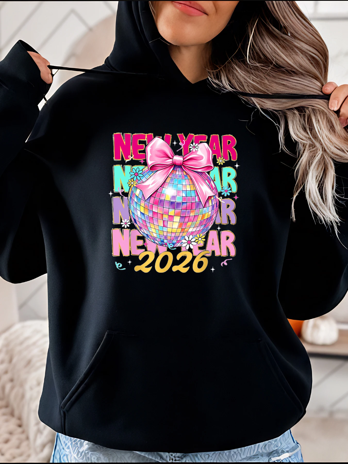 Новогодняя толстовка с диско-шарью 2026, женская повседневная толстовка с розовым бантом и принтом для вечеринок, модная зимняя верхняя одежда 280
Новогодняя толстовка с диско-шарью 2026, женская повседневная толстовка с розовым бантом и принтом для вечеринок, модная зимняя верхняя одежда 280