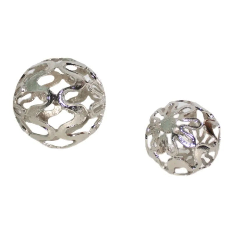 Metallic silver hollow spherical ornaments model room sales office TV cabinet office desktop jewelry packaging
Metallic silver hollow spherical ornaments model room sales office TV cabinet office desktop jewelry packaging