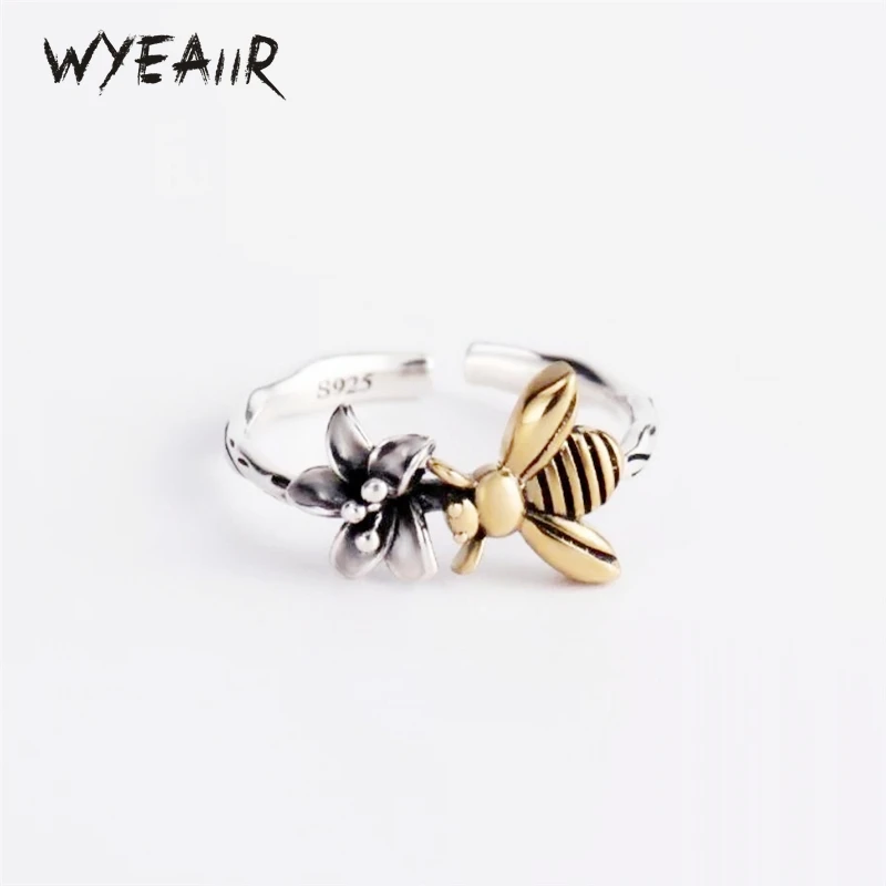 WYEAIIR 925 Sterling Silver Golden Bee Thai Silver Flower Resizable Opening Ring For Women Luxury Jewelry
WYEAIIR 925 Sterling Silver Golden Bee Thai Silver Flower Resizable Opening Ring For Women Luxury Jewelry