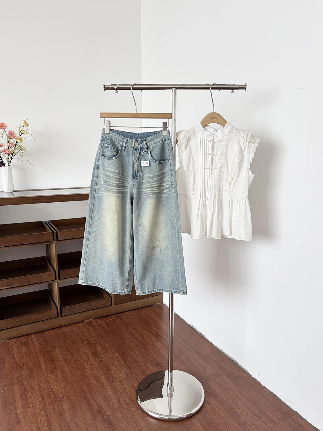 Retro American Washed High Waist Slim Wide Leg Jeans Women's Fashion Commuter Versatile Summer New Style Polyester Fiber
Retro American Washed High Waist Slim Wide Leg Jeans Women's Fashion Commuter Versatile Summer New Style Polyester Fiber
