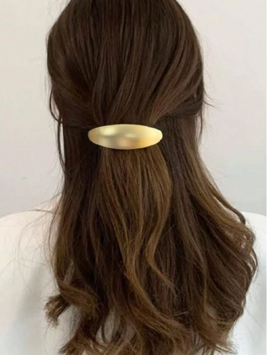 Vintage Elegant Oval Metal Spring Hair Clip For Women Stylish Barrette Accessory
Vintage Elegant Oval Metal Spring Hair Clip For Women Stylish Barrette Accessory