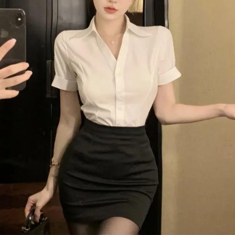 Сексуальная тонкая белая рубашка с v-образным вырезом, женская летняя рубашка с короткими рукавами, карьерный костюм, рабочая униформа, униформа
Сексуальная тонкая белая рубашка с v-образным вырезом, женская летняя рубашка с короткими рукавами, карьерный костюм, рабочая униформа, униформа