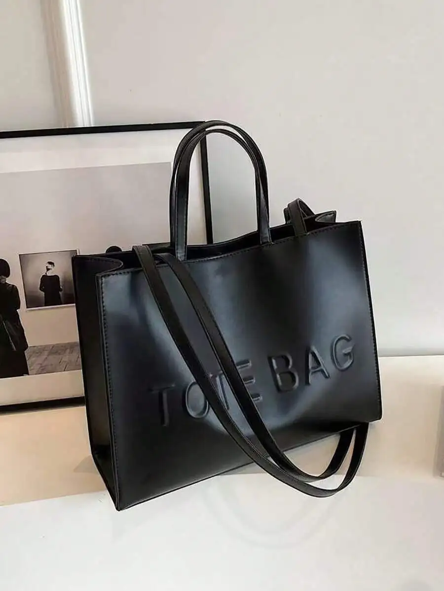 Вместительная минималистичная сумка-тоут с тисненым логотипом, однотонная черная женская сумка через плечо
Вместительная минималистичная сумка-тоут с тисненым логотипом, однотонная черная женская сумка через плечо