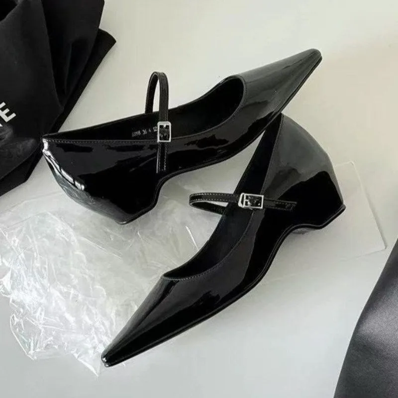 Retro Style Thick Heel Women Shoes Fashion Shallow Pointed Toe Ladies Comfort Office Pumps Footwear
Retro Style Thick Heel Women Shoes Fashion Shallow Pointed Toe Ladies Comfort Office Pumps Footwear