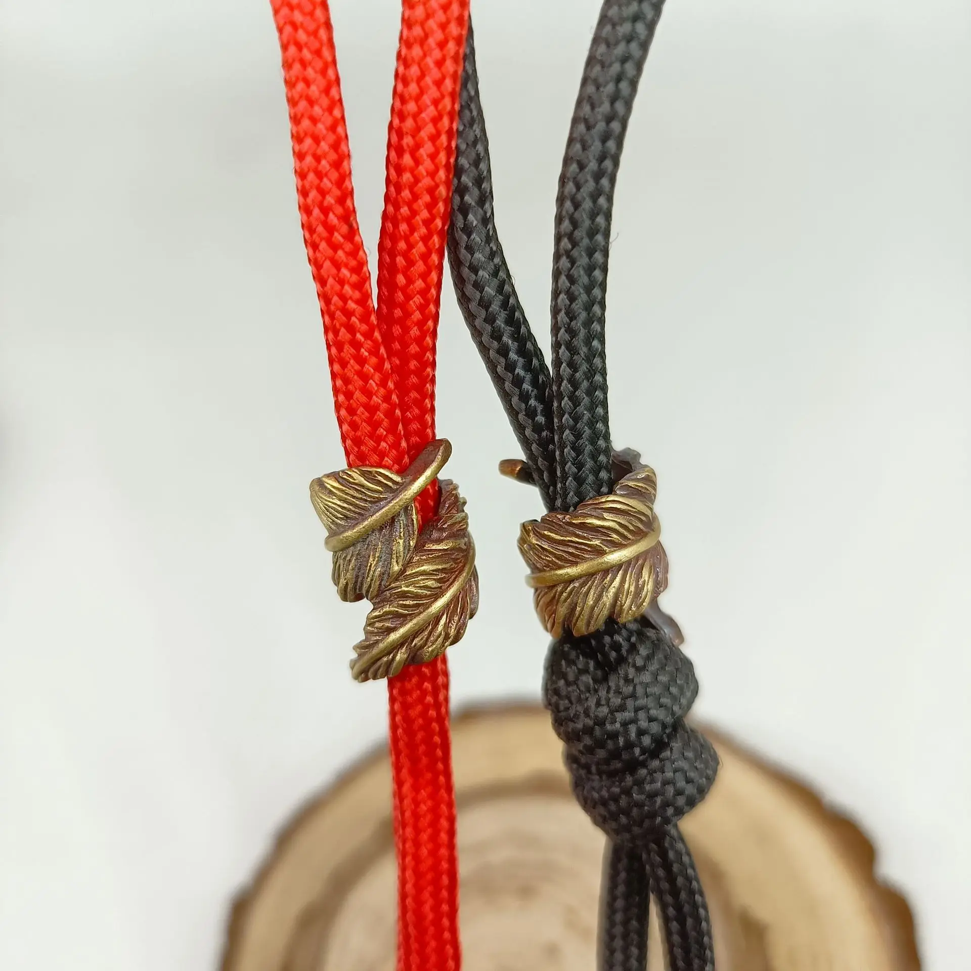 1 шт. перо ретро латунь медь бусы на веревочке Lanyard Подвески Нож бусины парашютный шнур Подвески бусины EDC инструмент
1 шт. перо ретро латунь медь бусы на веревочке Lanyard Подвески Нож бусины парашютный шнур Подвески бусины EDC инструмент