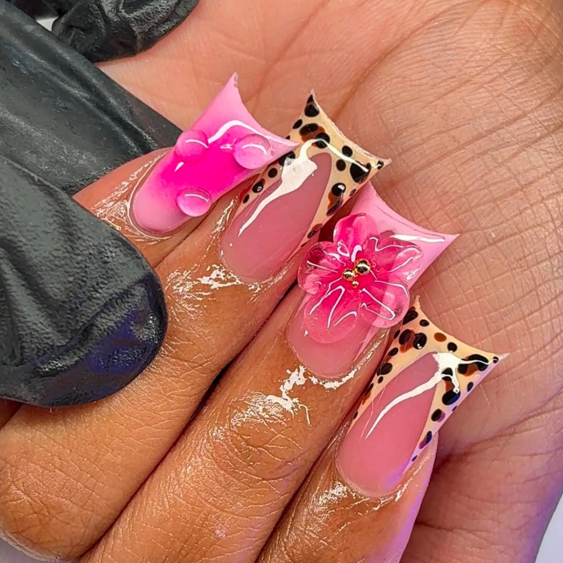 24Pcs Mid-length Duckbill False Nails Press on Leopard Print French 3D Flower Fake Nails with Pink Smudge Reusable Manicure Tips
24Pcs Mid-length Duckbill False Nails Press on Leopard Print French 3D Flower Fake Nails with Pink Smudge Reusable Manicure Tips