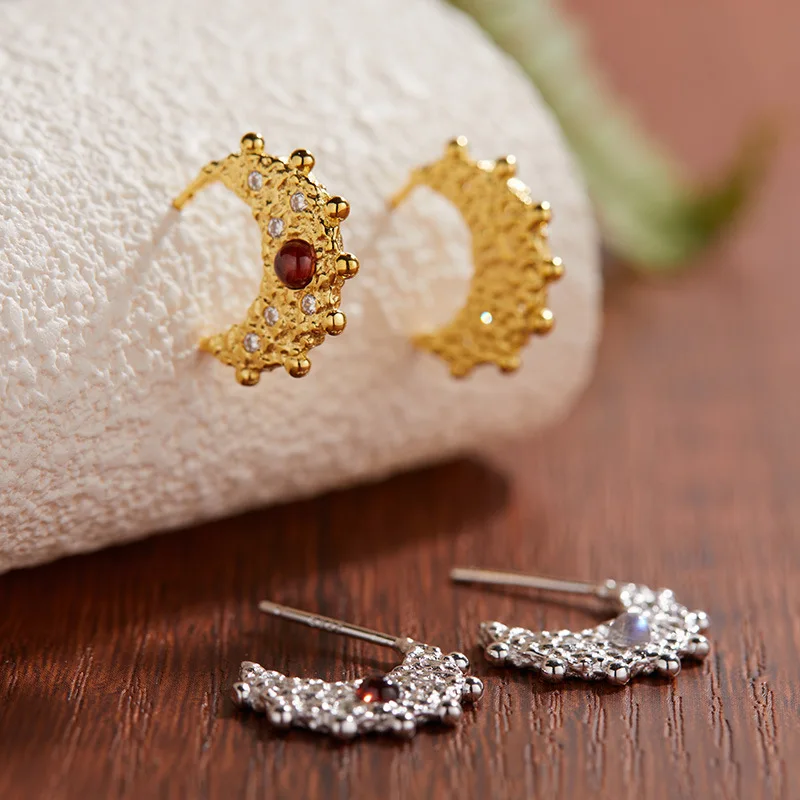 Special-interest designS925Sterling Silver Inlaid Natural Colorful Gemstone Moonstone Earrings Star Moon Fashion Simple Ear Jewe
Special-interest designS925Sterling Silver Inlaid Natural Colorful Gemstone Moonstone Earrings Star Moon Fashion Simple Ear Jewe