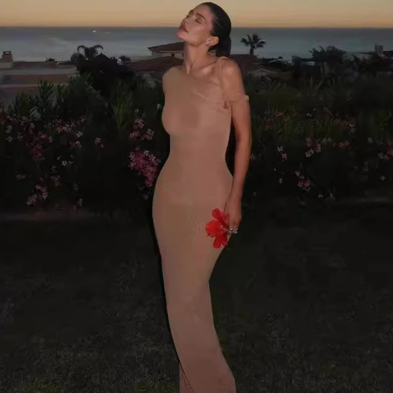 Kylie with the same KHY style one-shoulder asymmetric twist dress Slim sexy hip-length dresses
Kylie with the same KHY style one-shoulder asymmetric twist dress Slim sexy hip-length dresses