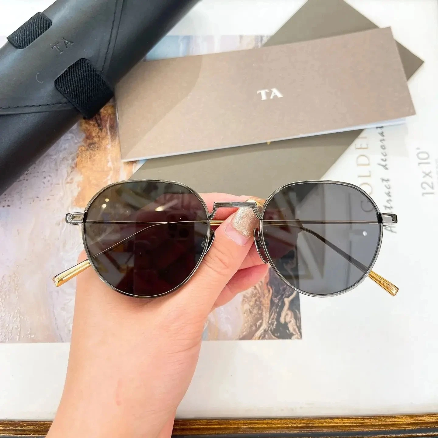 Authentic For DIYTA DT DTS162 Popular Classic Business Men Women Sun Glasses UV400 Polarized Luxury Male Couple Eyewear With Box
Authentic For DIYTA DT DTS162 Popular Classic Business Men Women Sun Glasses UV400 Polarized Luxury Male Couple Eyewear With Box