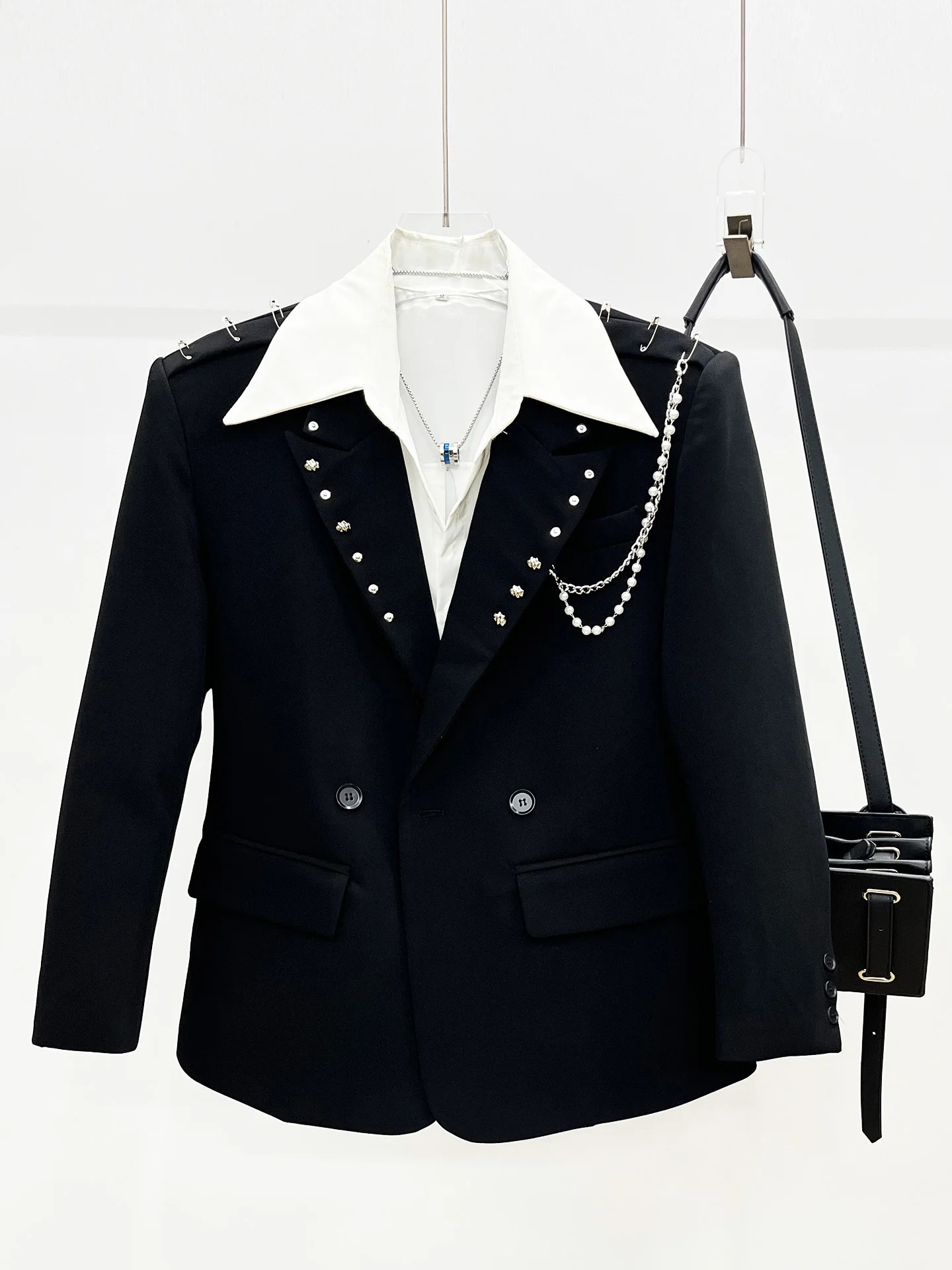 Pearl Pendant Chain oulder Pad Suit Men's Sli Trendy Korean Version Casual Long Sve Button Decorated West Coat
Pearl Pendant Chain oulder Pad Suit Men's Sli Trendy Korean Version Casual Long Sve Button Decorated West Coat