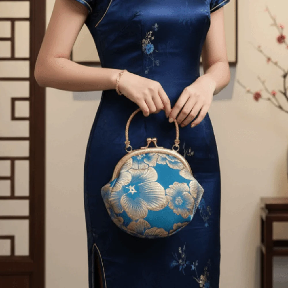 Floral Brocade Cheongsam Bag Jacquard Metal Clasp Kiss Lock Purse Satin Fabric Detachable Chain Embroidered Clutch Wedding Party
Floral Brocade Cheongsam Bag Jacquard Metal Clasp Kiss Lock Purse Satin Fabric Detachable Chain Embroidered Clutch Wedding Party