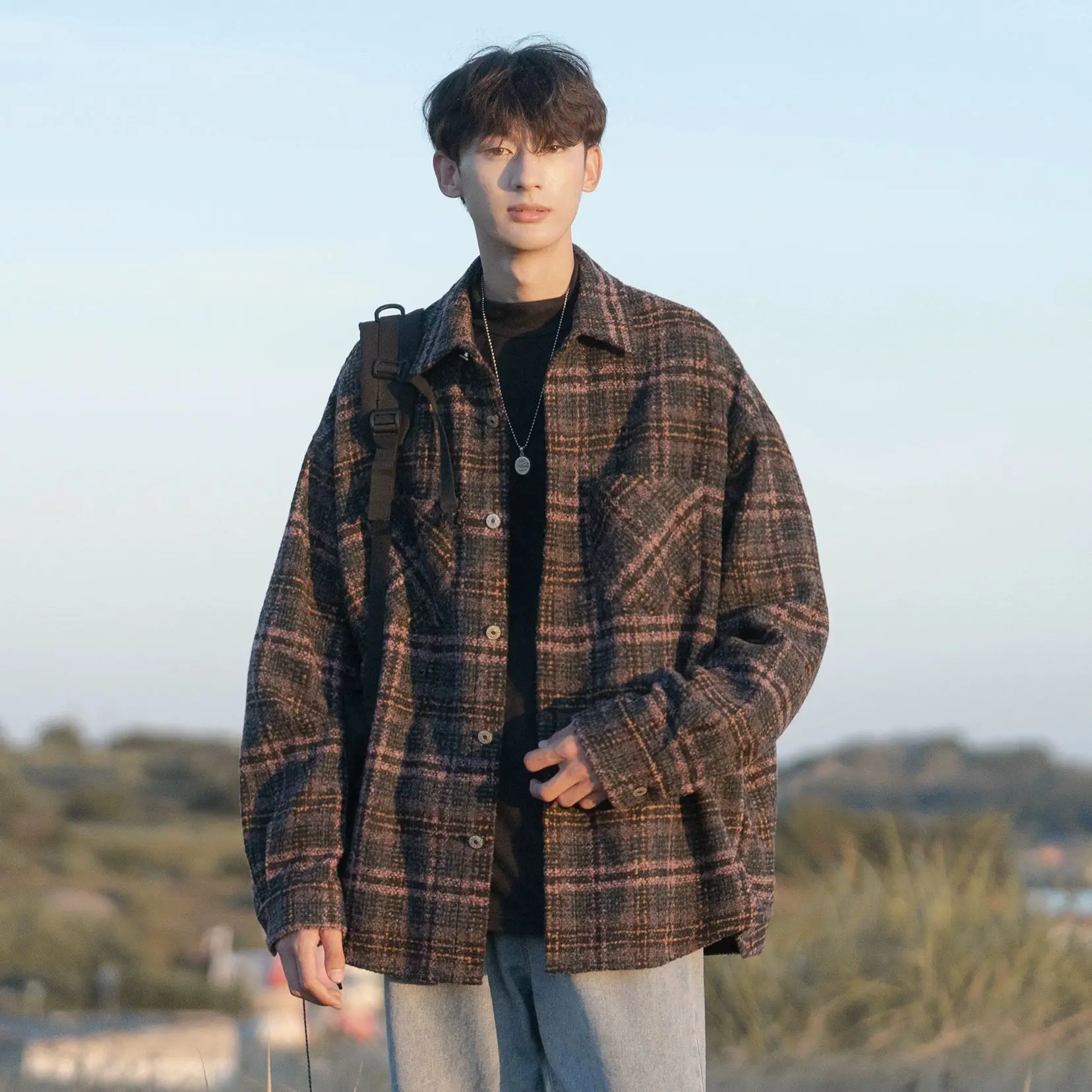 Мужское пальто с капюшоном из шерстяной смеси на молнии: простое, стильное, базовое, незаменимое, современное, красивое.
Мужское пальто с капюшоном из шерстяной смеси на молнии: простое, стильное, базовое, незаменимое, современное, красивое.