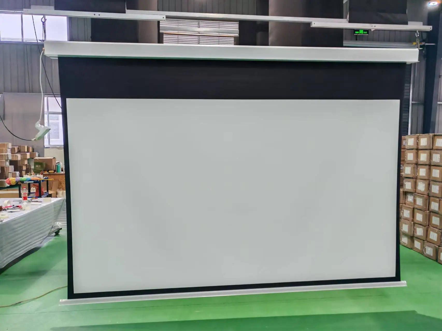 Горячие тенденции 4K матовый белый встраиваемый потолочный электрический экран проектора для домашнего кинотеатра формата 16:9, моторизованный проекционный экран
Горячие тенденции 4K матовый белый встраиваемый потолочный электрический экран проектора для домашнего кинотеатра формата 16:9, моторизованный проекционный экран