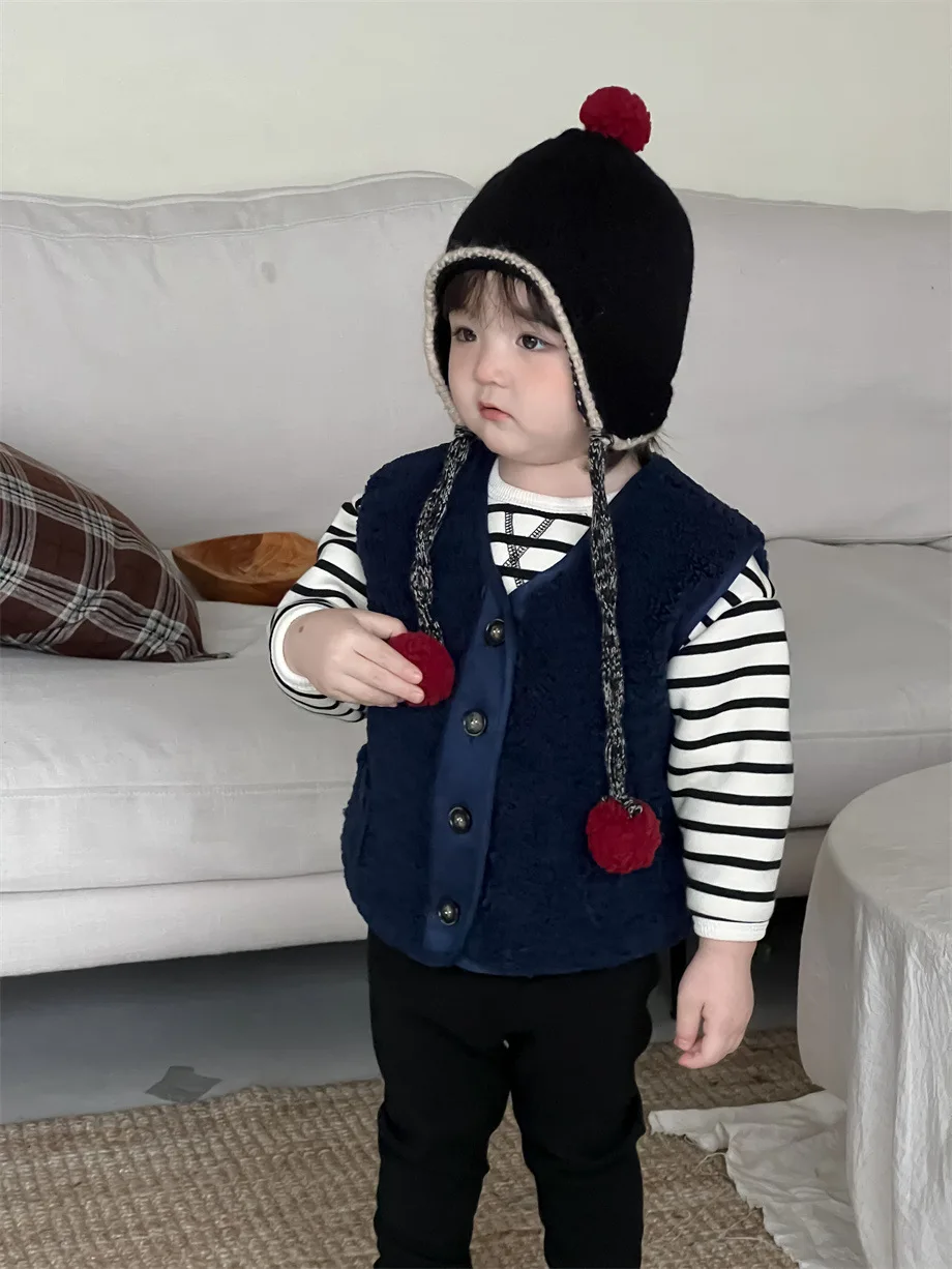 2025 Winter New Baby Sleeveless Plush Vest Infant Girl Fleece V-neck Cardigan Boys Plus Velvet Thick Vest Jacket Toddler Clothes
2025 Winter New Baby Sleeveless Plush Vest Infant Girl Fleece V-neck Cardigan Boys Plus Velvet Thick Vest Jacket Toddler Clothes