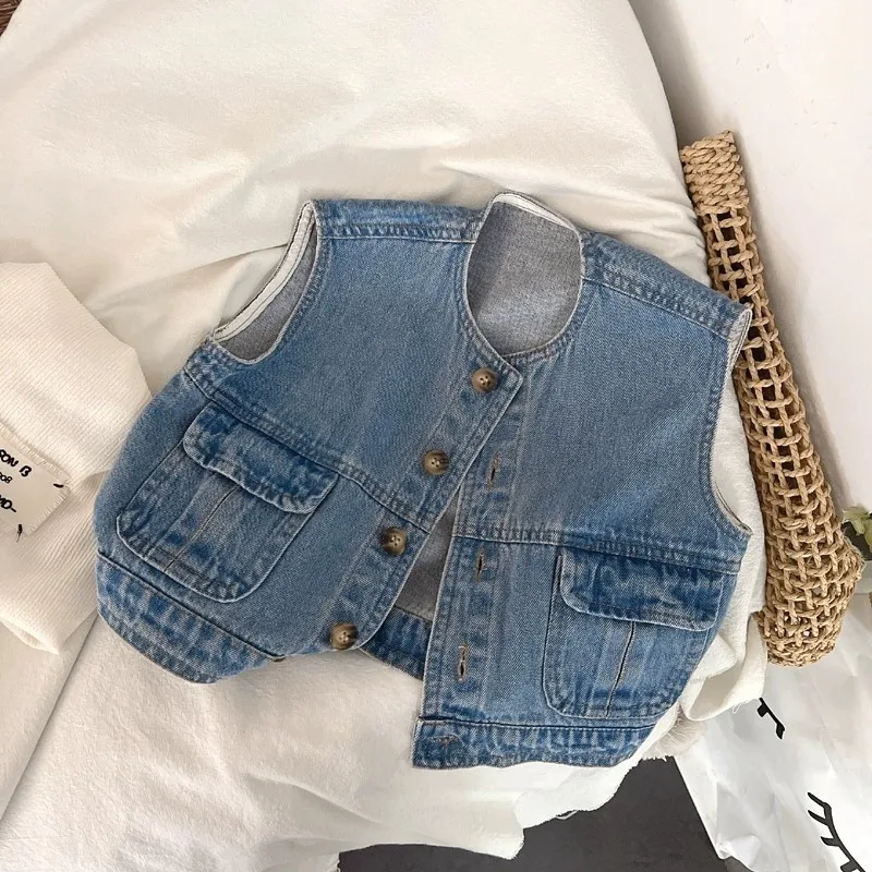 Children's Deinm vest spring and autumn boys and girls waistcoats baby soft denim camisole jacket 
Children's Deinm vest spring and autumn boys and girls waistcoats baby soft denim camisole jacket