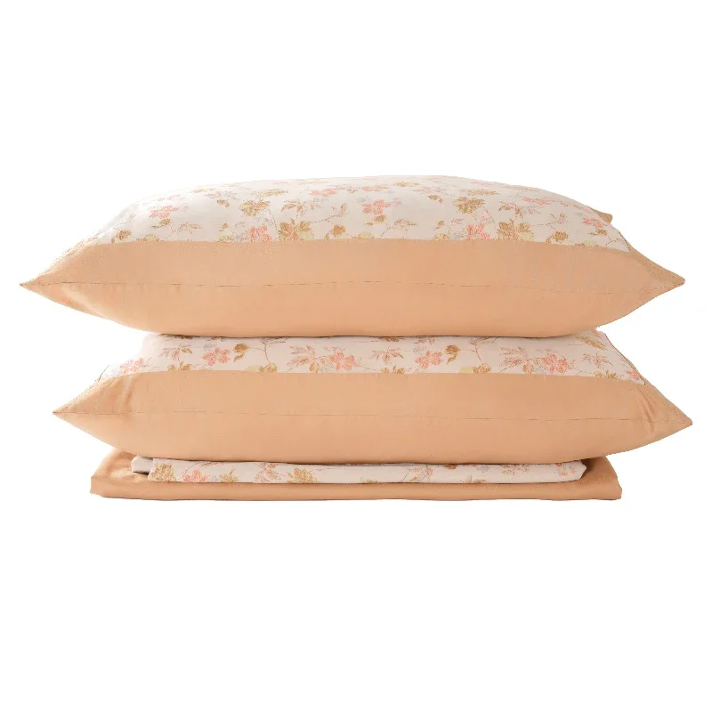 Retro beds are universal in all seasons, sheets and quilts, and bedding is light and luxurious.
Retro beds are universal in all seasons, sheets and quilts, and bedding is light and luxurious.