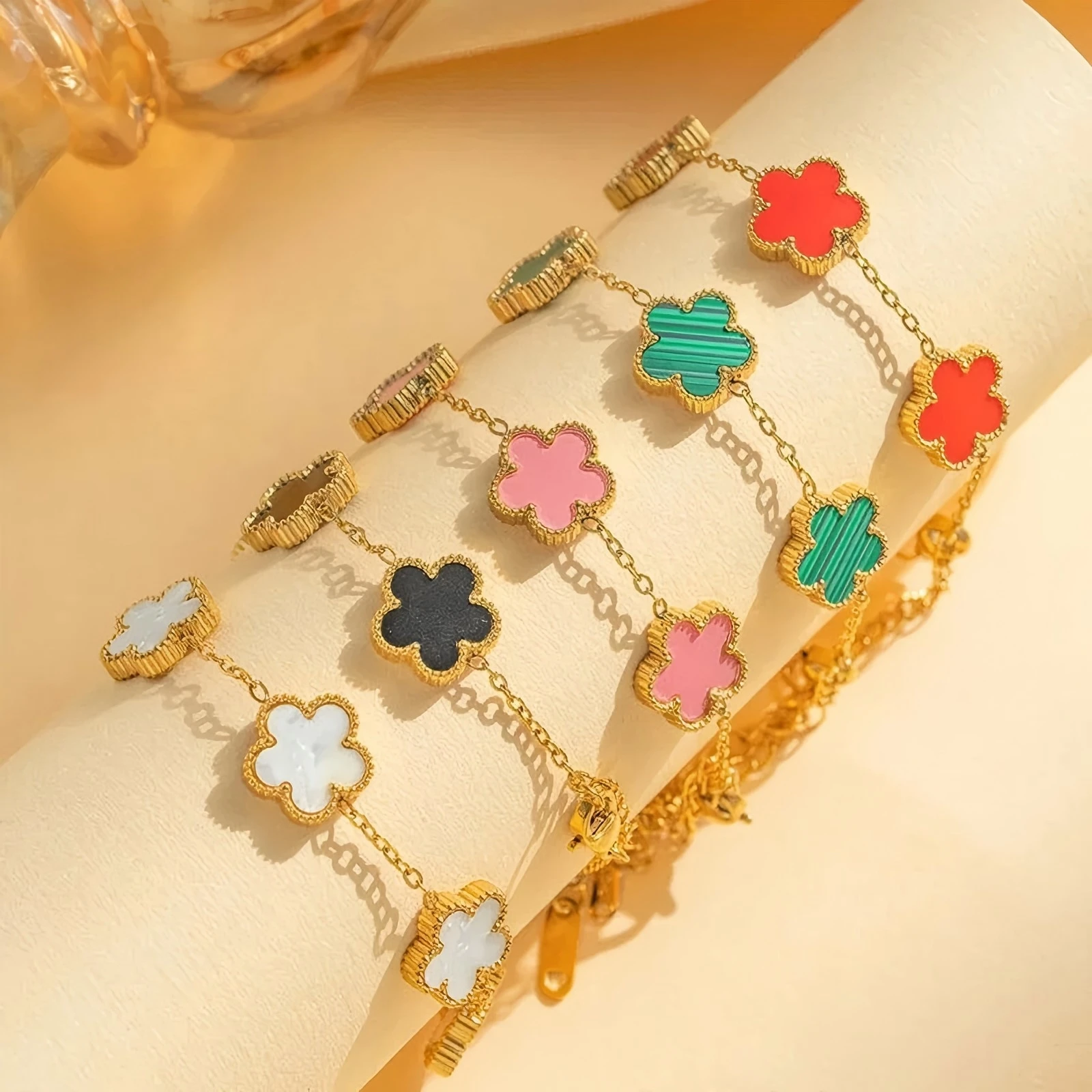 Hot Sale Fashion Lucky Stainless Steel Double-Sided Five-leaf Petal Bracelets Gold-plated Clovers for Unisex Luxury Jewelry Gift
Hot Sale Fashion Lucky Stainless Steel Double-Sided Five-leaf Petal Bracelets Gold-plated Clovers for Unisex Luxury Jewelry Gift