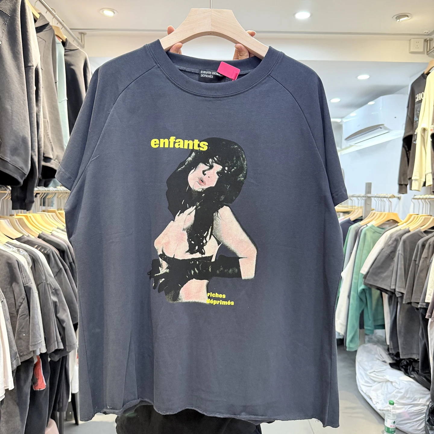 Casual Printed Short Sleeve T-Shirt for Girls Portrait Pattern Loose Fit American High Street Style Summer Fashion Teenage Wear
Casual Printed Short Sleeve T-Shirt for Girls Portrait Pattern Loose Fit American High Street Style Summer Fashion Teenage Wear