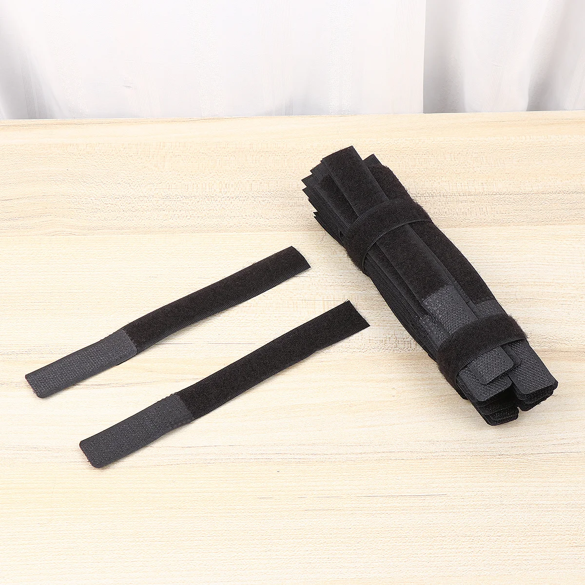 100 pcs Cable Management Straps 2X18Cm Reusable Hook Loop Ties For Wires Cords Cables Organizing Home Office Desktop Black
100 pcs Cable Management Straps 2X18Cm Reusable Hook Loop Ties For Wires Cords Cables Organizing Home Office Desktop Black