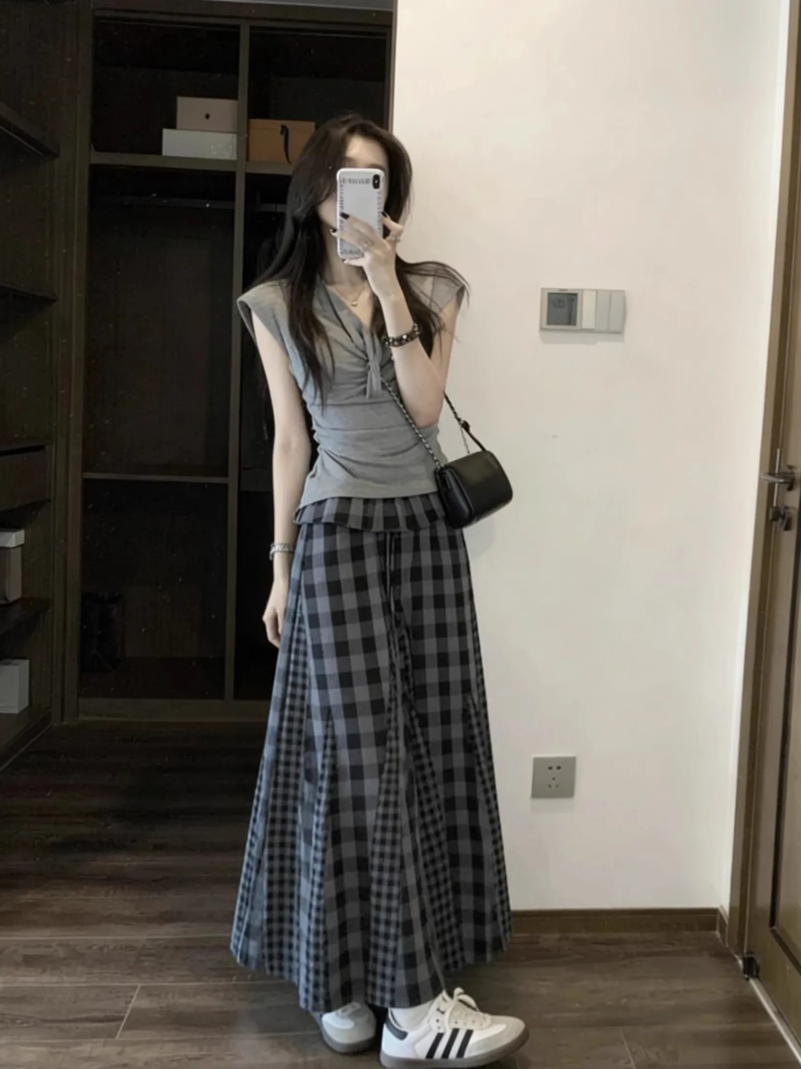 Kumikumi Grey Knot Short Sleeve T-Shirt Women's Summer High Waist Loose Plaid Skirt Two-Piece Set Fashionable Spring Outfit
Kumikumi Grey Knot Short Sleeve T-Shirt Women's Summer High Waist Loose Plaid Skirt Two-Piece Set Fashionable Spring Outfit