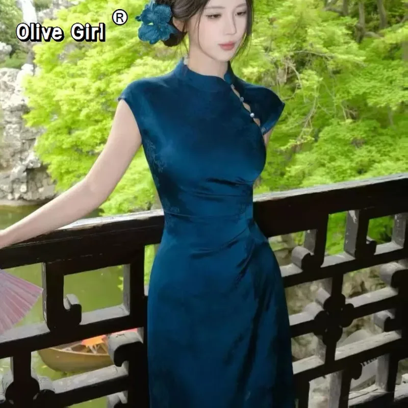 Olivegirl Chinese Peacock Blue Satin Jacquard Dress Qipao Women Summer 2026 Sexy Beautiful Tight Improved Cheongsam Dress
Olivegirl Chinese Peacock Blue Satin Jacquard Dress Qipao Women Summer 2026 Sexy Beautiful Tight Improved Cheongsam Dress