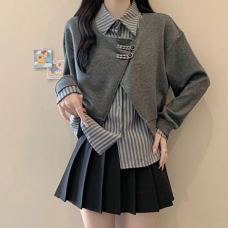 Japan Autumn New Design Striped Fake Two-Piece Loose Casual Tops Splicing Sweatshirts For Women Autumn And Winter Autumn Tops
Japan Autumn New Design Striped Fake Two-Piece Loose Casual Tops Splicing Sweatshirts For Women Autumn And Winter Autumn Tops