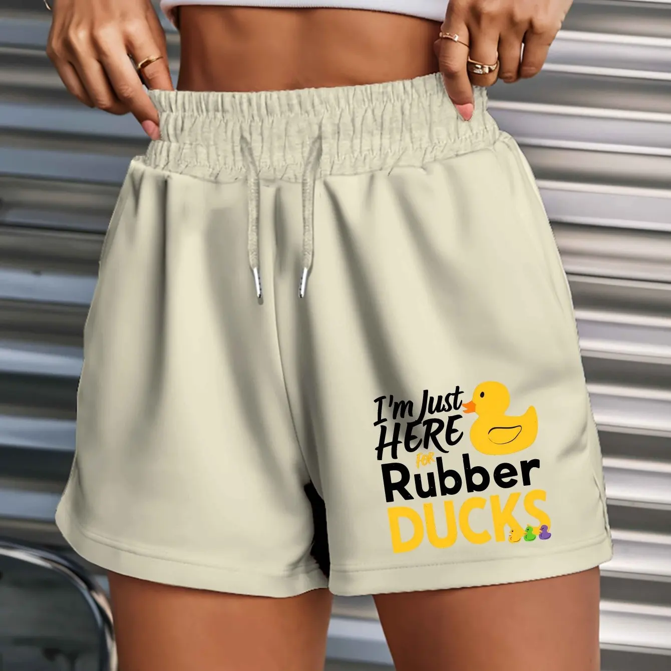 New women's shorts, summer casual versatile mid length pants, American trend outerwear, summer beach pants
New women's shorts, summer casual versatile mid length pants, American trend outerwear, summer beach pants
