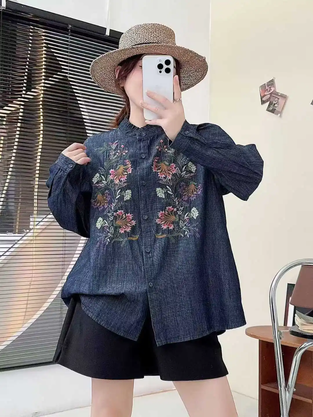 New 2026 Autumn Women Denim Long Sleeve Shirt, Ruffled Floral Embroidery, Mori Girl French Sweet Casual Loose Blouse T67119CC
New 2026 Autumn Women Denim Long Sleeve Shirt, Ruffled Floral Embroidery, Mori Girl French Sweet Casual Loose Blouse T67119CC