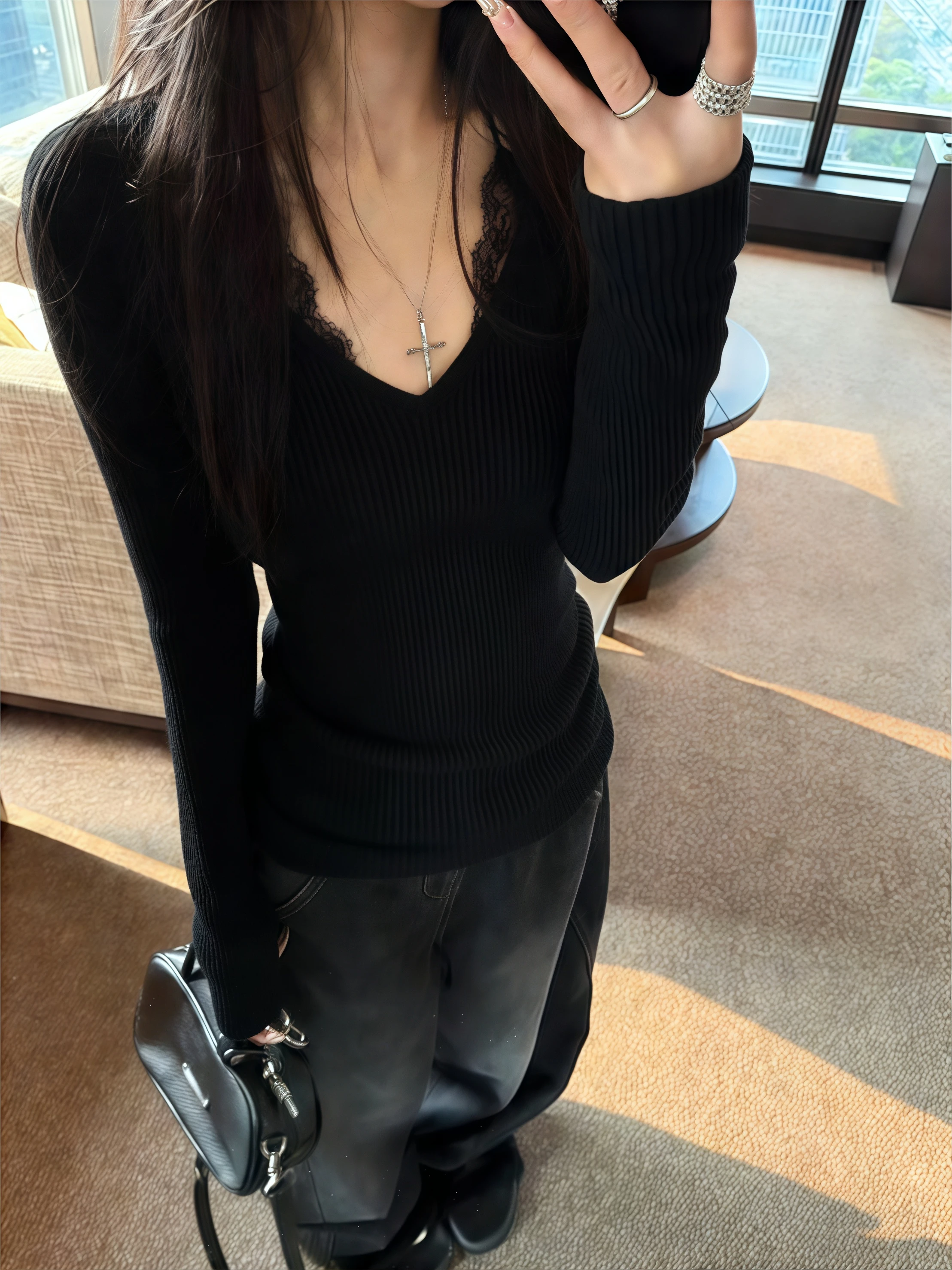 Женский трикотажный топ Ele Bla с V-образным вырезом, весенний дизайн, облегающий, эластичный, для носки как самостоятельный элемент, комфортный, мягкий, с длинным рукавом, базовая модель
Женский трикотажный топ Ele Bla с V-образным вырезом, весенний дизайн, облегающий, эластичный, для носки как самостоятельный элемент, комфортный, мягкий, с длинным рукавом, базовая модель