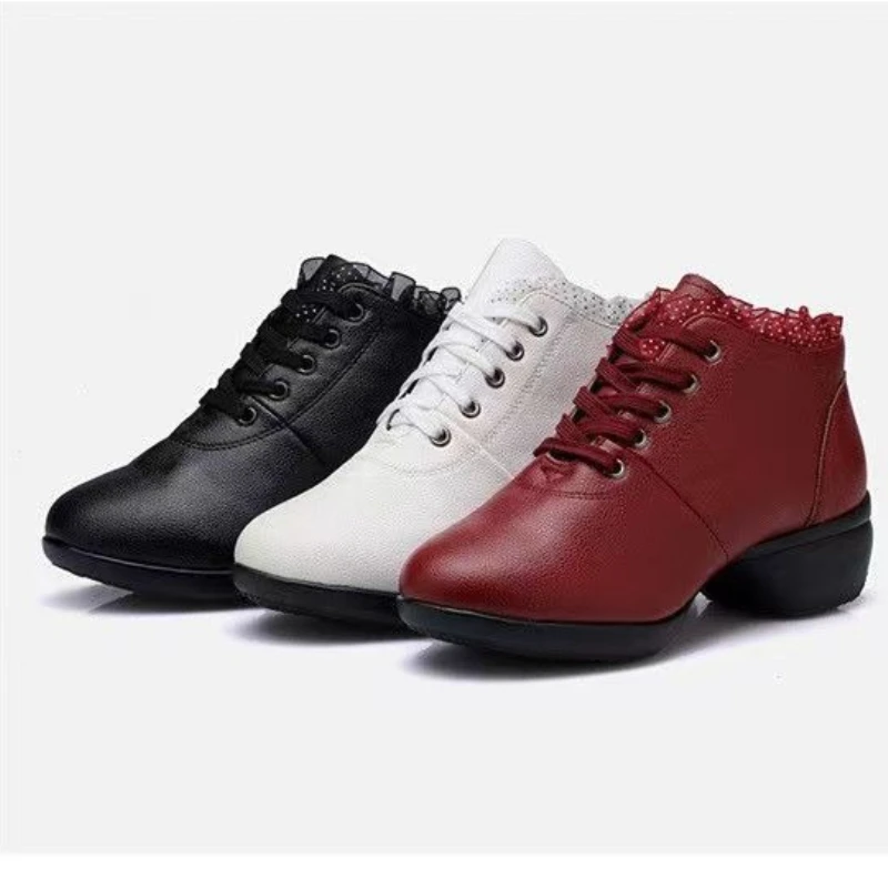 Женские зимние кожаные туфли с высоким берцем, короткие сапоги с мягкой подкладкой для танцев для мам, кадриль, танцевальная обувь на среднем каблуке с мягкой подошвой, ботинки
Женские зимние кожаные туфли с высоким берцем, короткие сапоги с мягкой подкладкой для танцев для мам, кадриль, танцевальная обувь на среднем каблуке с мягкой подошвой, ботинки