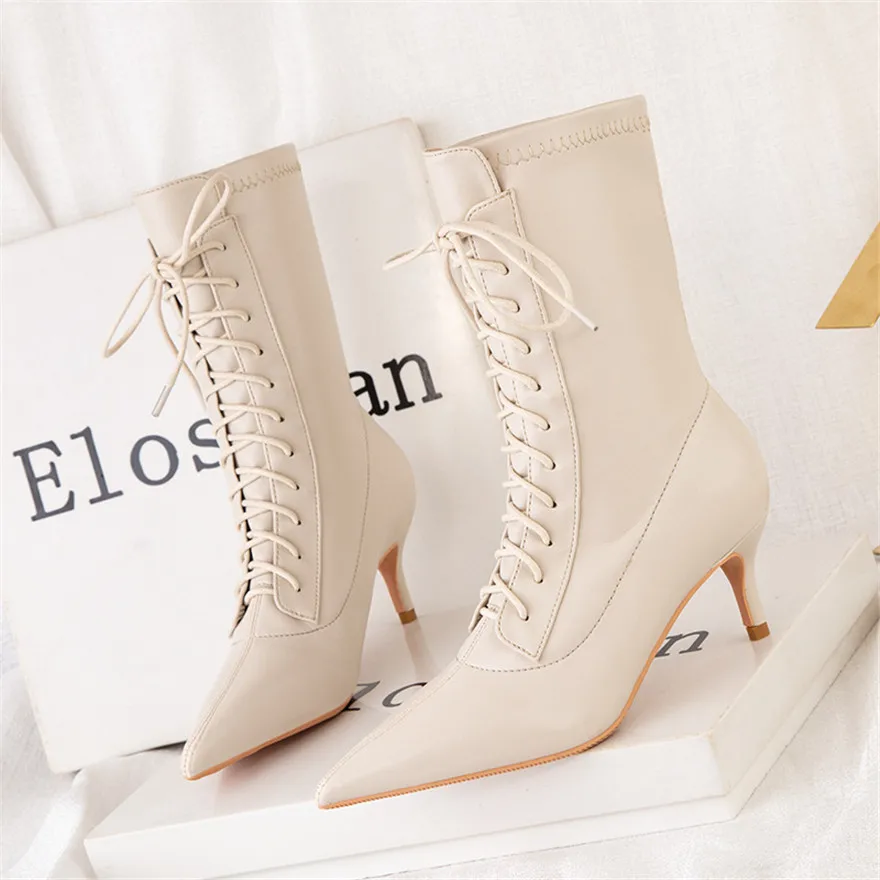 Plus Size 34-43 Women Short Boots Fashion Soft Leather Lace-Up High Heels Shoes Autumn Black Sexy Party Ladies Pointed Toe Boots
Plus Size 34-43 Women Short Boots Fashion Soft Leather Lace-Up High Heels Shoes Autumn Black Sexy Party Ladies Pointed Toe Boots
