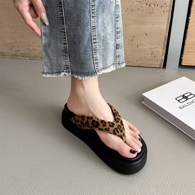 Kids Casual Sandals for Girls 2026 Summer New Toddler Beach Flip-flop Non-slip Soft Sole Lightweight Retro Kids Outdoor Slippers
Kids Casual Sandals for Girls 2026 Summer New Toddler Beach Flip-flop Non-slip Soft Sole Lightweight Retro Kids Outdoor Slippers
