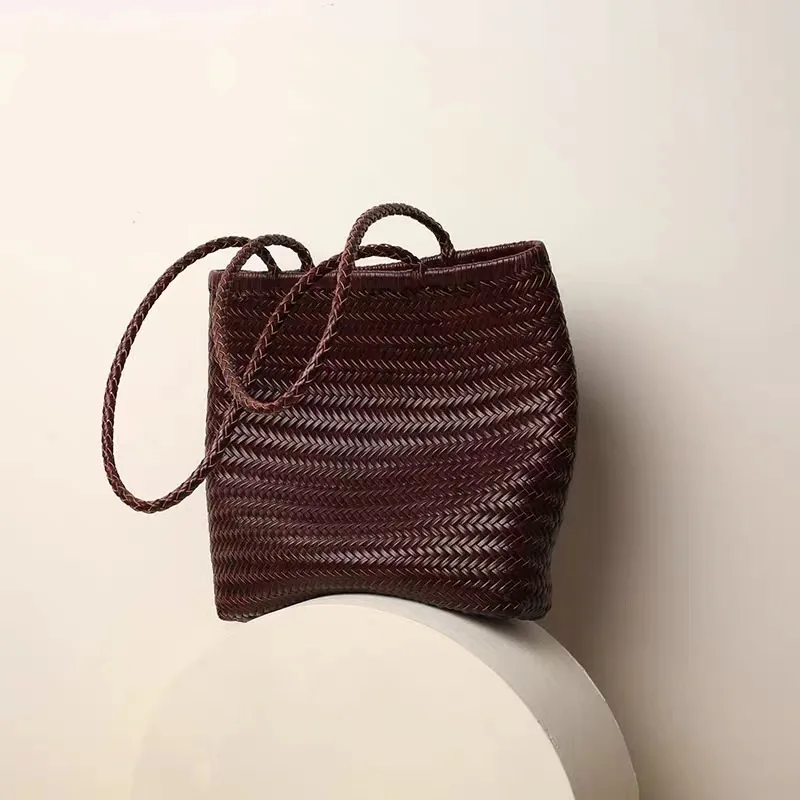 Genuine leather vintage hand-woven bag, high quality first layer cowhide shoulder bag, large capacity handbag
Genuine leather vintage hand-woven bag, high quality first layer cowhide shoulder bag, large capacity handbag