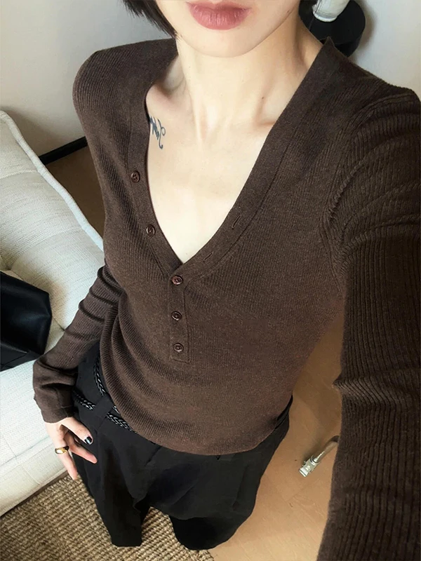 Vintage Coffee Color V-Neck Button Long Sleeve Knitted Sweater Women's Slimming Fashionable Autumn Winter Top Commute Style
Vintage Coffee Color V-Neck Button Long Sleeve Knitted Sweater Women's Slimming Fashionable Autumn Winter Top Commute Style