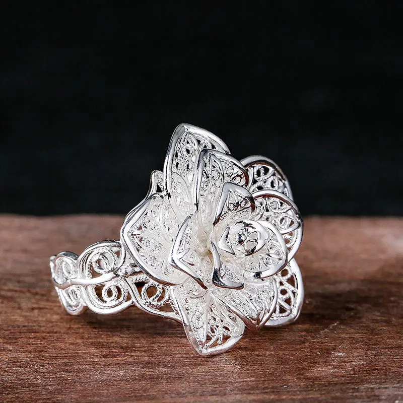 Designer original design Thailand silver rose flower opening adjustable ring exquisite retro ethnic style ladies jewelry
Designer original design Thailand silver rose flower opening adjustable ring exquisite retro ethnic style ladies jewelry