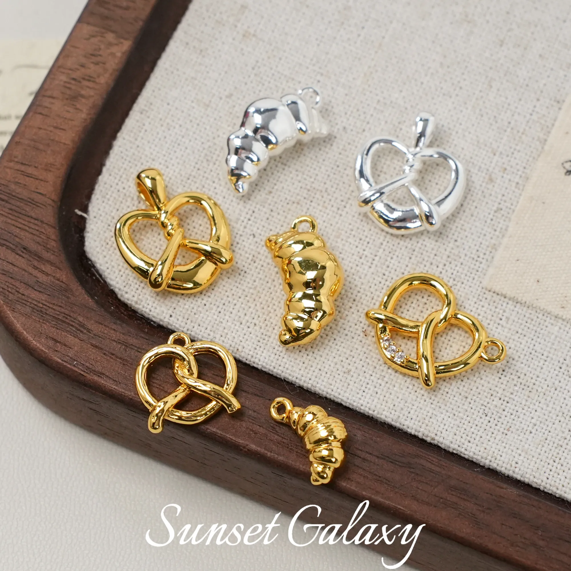 18K Gold Plated Pave Zircon French Croissant & Water Knot Charms Exquisite For DIY Bracelet Necklace Jewelry Findings
18K Gold Plated Pave Zircon French Croissant & Water Knot Charms Exquisite For DIY Bracelet Necklace Jewelry Findings