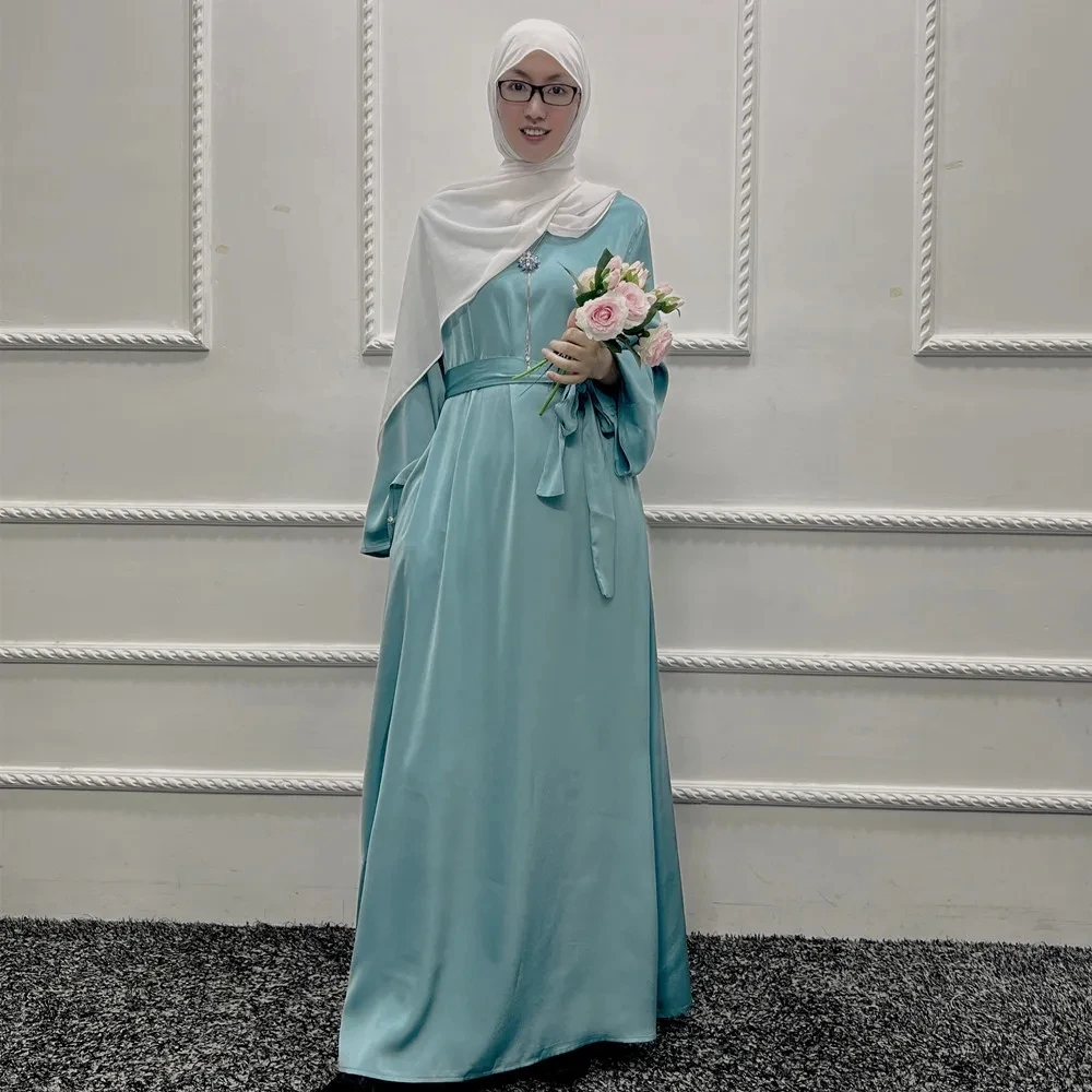 Satin Abaya Muslim African Long Dress Women Plain Belted Fashion Hijab Robe Islamic Dubai Turkish Modesty Kaftan Arabic Ramadan
Satin Abaya Muslim African Long Dress Women Plain Belted Fashion Hijab Robe Islamic Dubai Turkish Modesty Kaftan Arabic Ramadan
