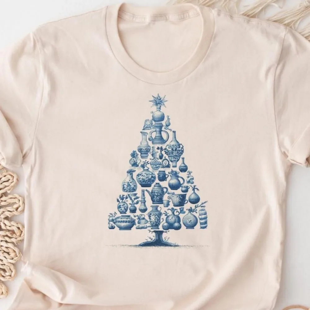 Antique Pottery Christmas Tree T-Shirt: Blue Ceramics X-mas Tees O-neck Streetwear Classic Pattern High Quality Cotton Tees
Antique Pottery Christmas Tree T-Shirt: Blue Ceramics X-mas Tees O-neck Streetwear Classic Pattern High Quality Cotton Tees