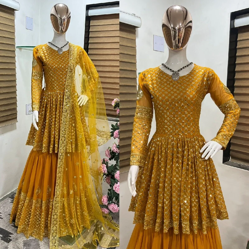 Pakistani Salwar Kameez Indian Sari Gold Loose Flared Pants Long Sleeved Sharar Set
Pakistani Salwar Kameez Indian Sari Gold Loose Flared Pants Long Sleeved Sharar Set