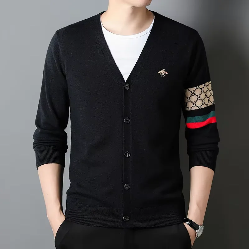 Luxury brand knitted cardigan men's spring and autumn fashion hot selling exquisite bee embroidery sweater casual shawl coat
Luxury brand knitted cardigan men's spring and autumn fashion hot selling exquisite bee embroidery sweater casual shawl coat