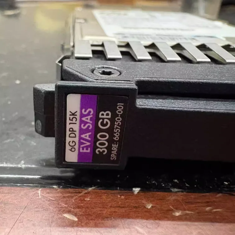 For 665750-001 QR477A 300G 15K SAS 2.5 M6625 P6300 hard drive
For 665750-001 QR477A 300G 15K SAS 2.5 M6625 P6300 hard drive