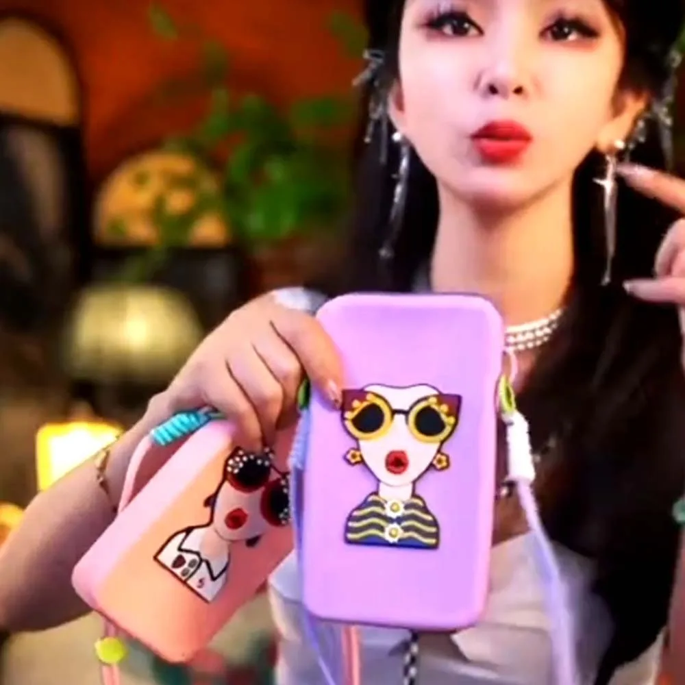 Anti-lost Hanging Neck Phone Bag Adjustable Creative Modern Lady Storage Bag Sewn Lightweight Silicone Crossbody Wallet Work
Anti-lost Hanging Neck Phone Bag Adjustable Creative Modern Lady Storage Bag Sewn Lightweight Silicone Crossbody Wallet Work