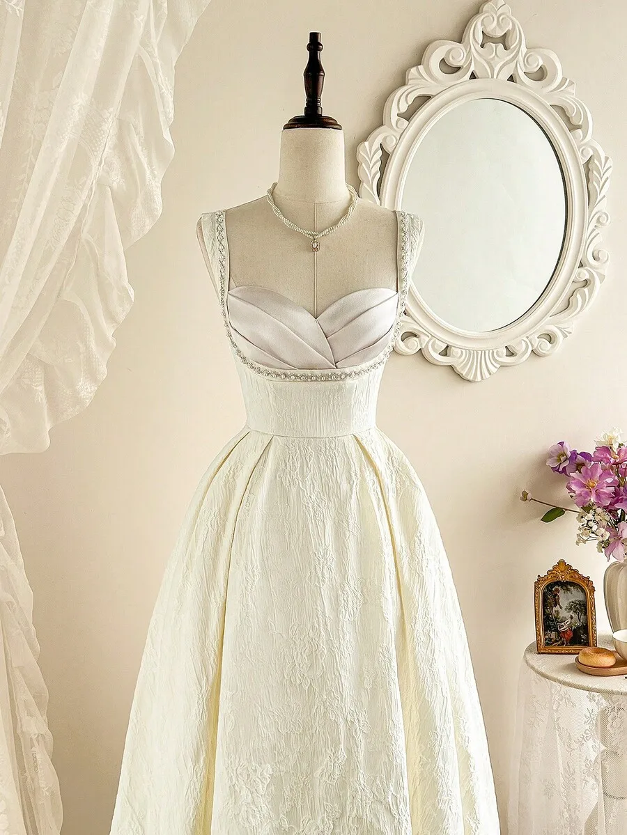 Elegant White Floral Jacquard Satin Dress With Pearl Chain Heart Neckline Vintage Party Wedding Guest Gown
Elegant White Floral Jacquard Satin Dress With Pearl Chain Heart Neckline Vintage Party Wedding Guest Gown